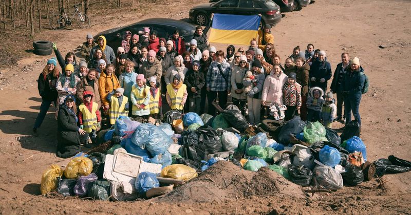 Ukrainian refugees are thanking countries for taking them in by cleaning up their public spaces