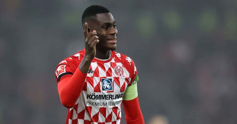 A soccer game was paused so a Muslim player could break his fast for Ramadan