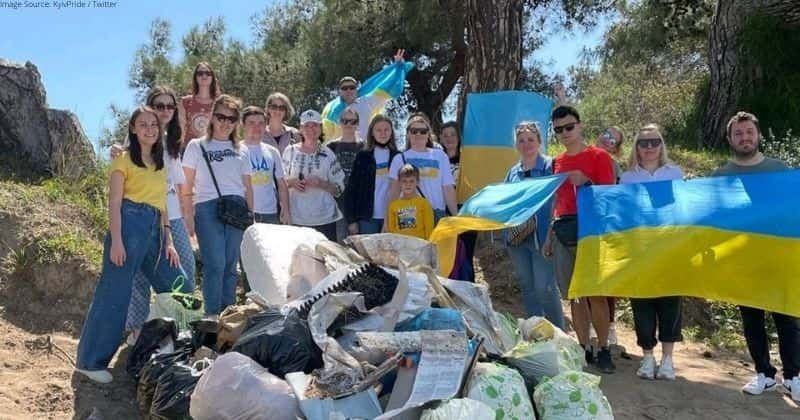 Ukrainian refugees start cleanup drives in Poland to say thank you for the country's support