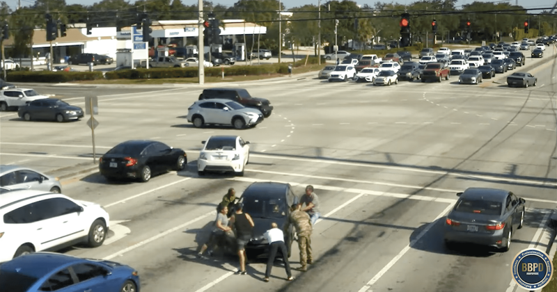 Good Samaritans stop moving car after driver falls unconscious: 'I just did what anyone would do'