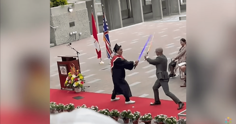 Student sneaks lightsabers into his graduation and challenges the principal to a fun duel on stage