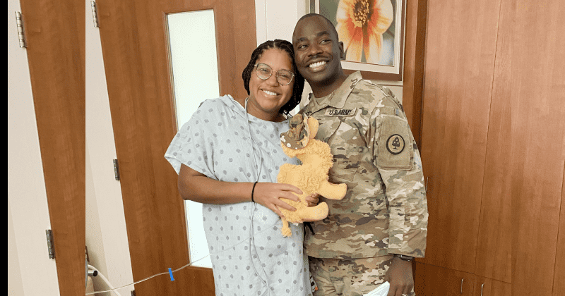 Husband returns early from deployment to give pregnant wife sweet surprise at the hospital