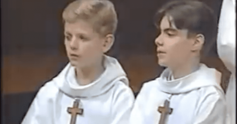 Choir boys sing a hilarious 'cat duet' with a straight face and it is cracking everybody up