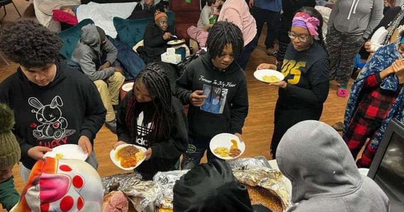 Couple set to welcome 9 kids for holidays ends up using the food to feed 130 people during blizzard