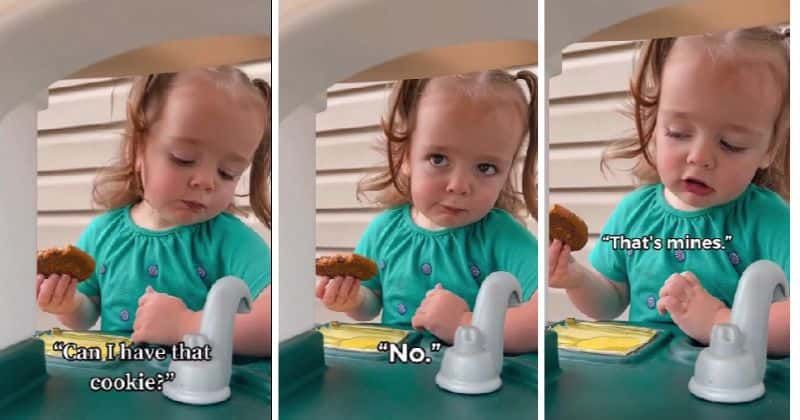  Girl hilariously refuses to serve a cookie to her mom while running a mock diner: 'I have broccoli'