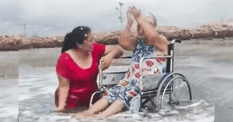 Daughter fulfills her terminally ill mother's wish and takes her to the beach in a moving video