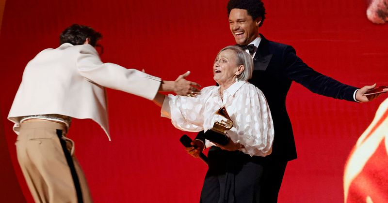  78-year-old grandma explains how she got to present her favorite artist with a Grammy