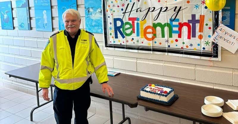 Paramedic gets emotional during his final radio call after 40 years of service: 'A true professional'