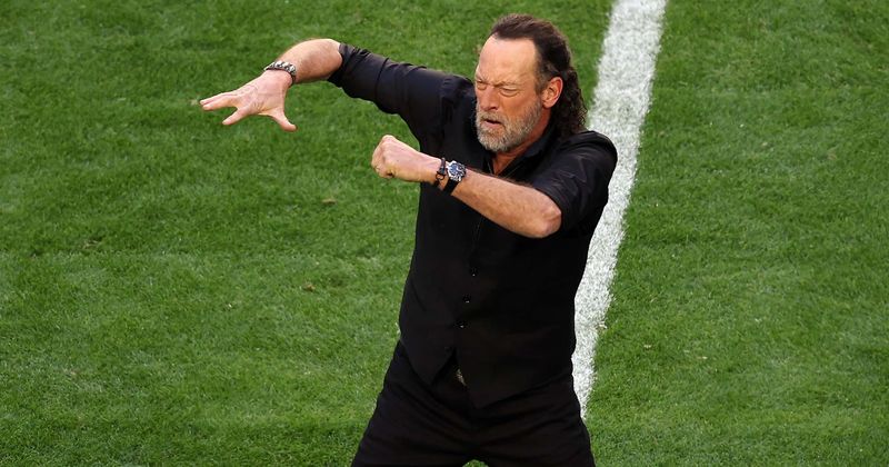 Oscar-winner Troy Kotsur wows everyone with sign language performance for Super Bowl national anthem