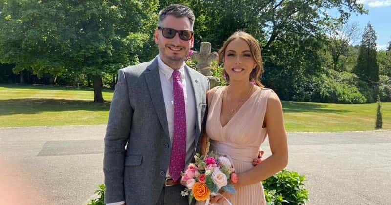 Couple recreates their wedding at a care home for grandmother who has dementia