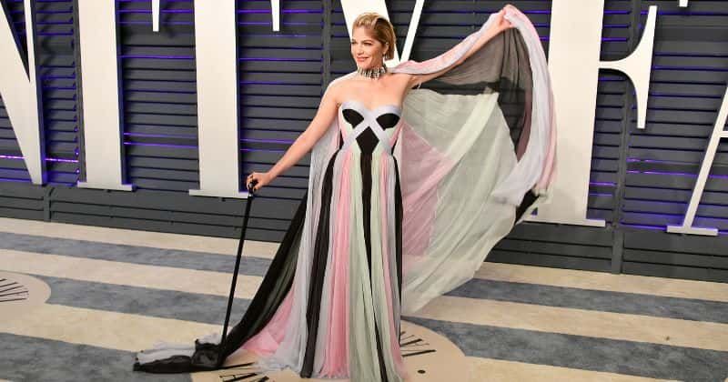 Selma Blair poses for 'British Vogue' cover with her cane: 'I do think representation matters'