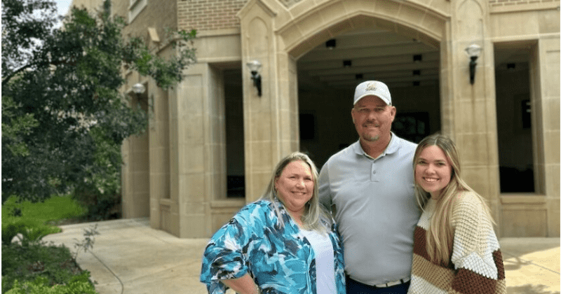 Mom, dad and daughter graduate together from college in rare feat: 'The most special moment'