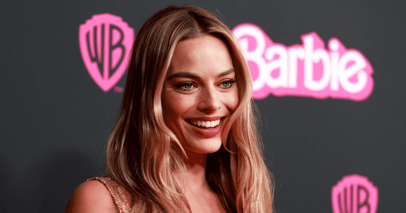 Margot Robbie garners respect for communicating with a deaf fan using sign language