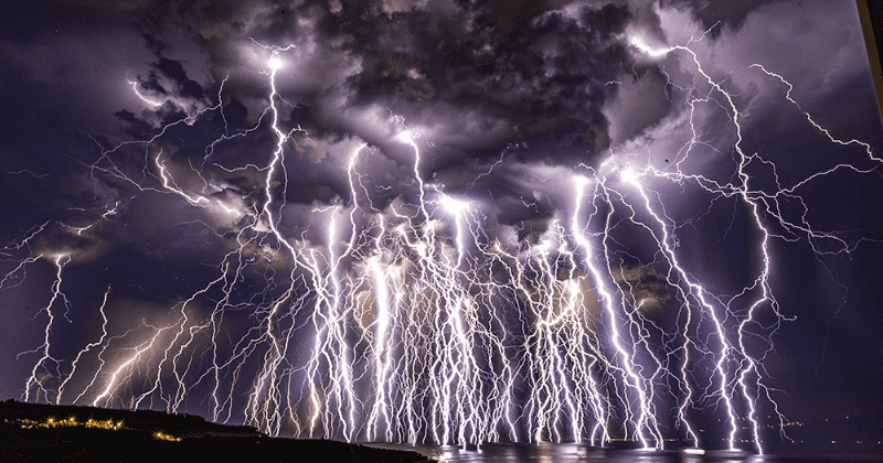 Turkish Astrophotographer captures a breathtaking time-lapse photo of 100 lightning strikes