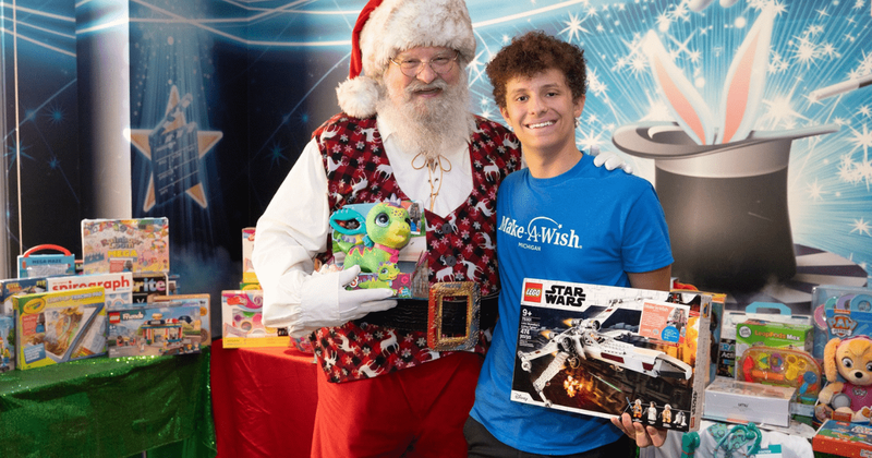 Teen battling brain tumor uses Make-a-Wish to spread Christmas joy among ailing kids in July
