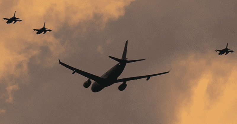 Airlines help amidst wildfires in Hawaii by sending empty planes to evacuate trapped people 