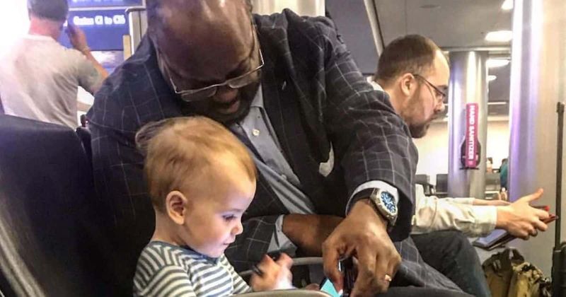Dad thanks stranger for showing his little daughter what 'kindness and compassion' looks like