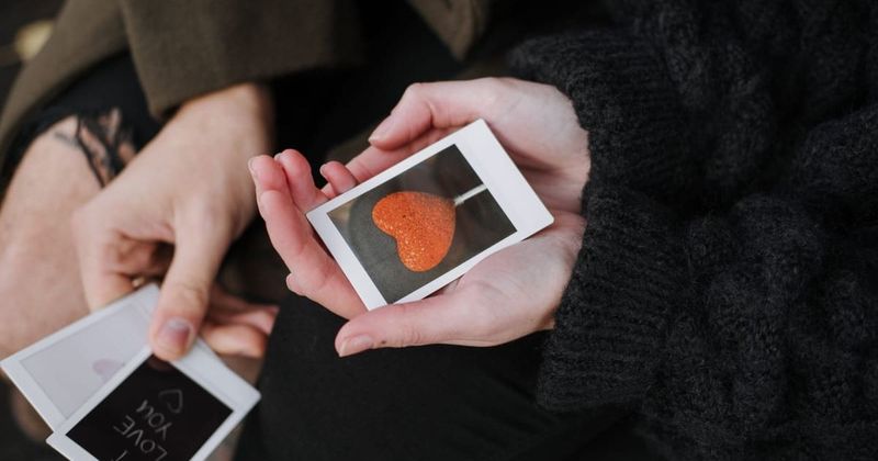 Americans are more likely to ‘swipe right’ on dating app profiles that mention therapy, finds study 