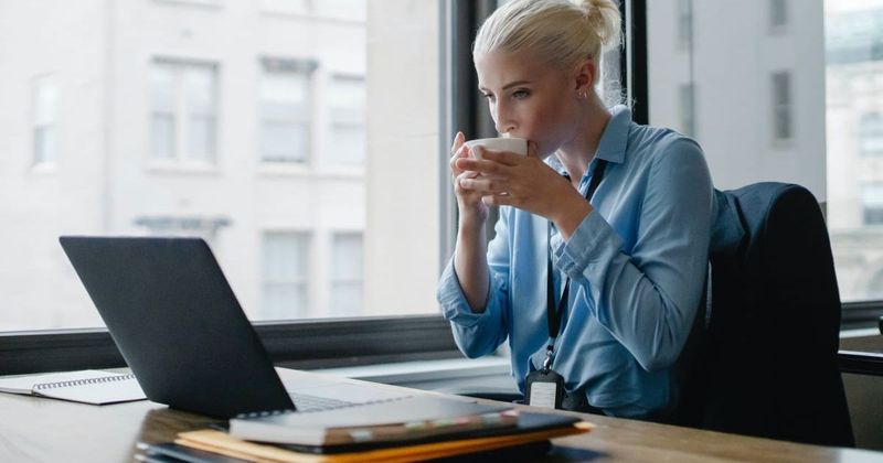 10 crucial pieces of advice from seasoned professionals for people starting their first jobs