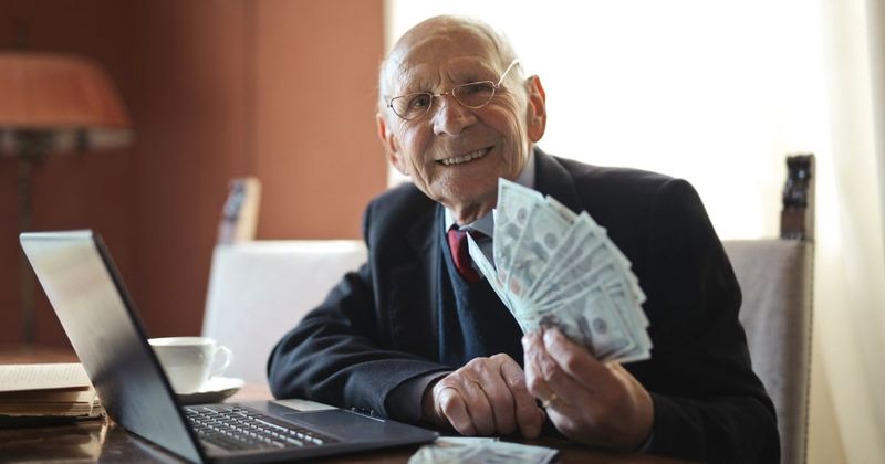 Men reveal 10 jobs where they are making money despite not having a college degree