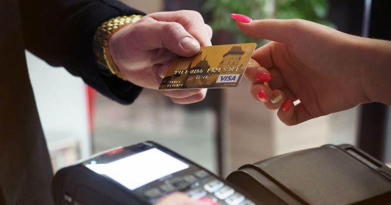 People are sharing 10 unnecessary expenses that have become a normal part of our daily lives