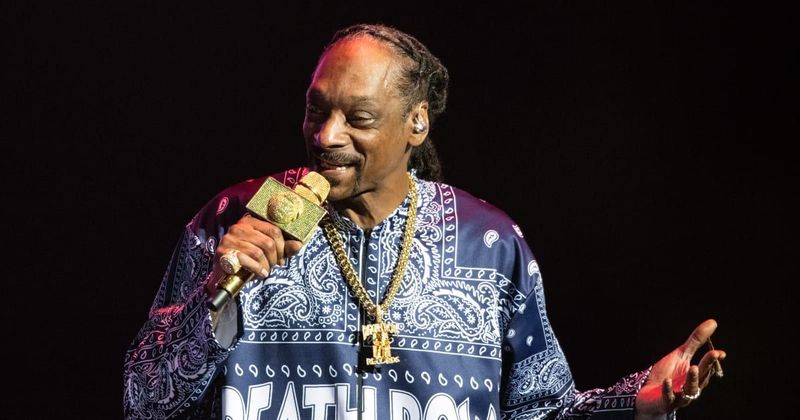 Snoop Dogg has the most wholesome reaction to learning how to sign autographs in Japanese