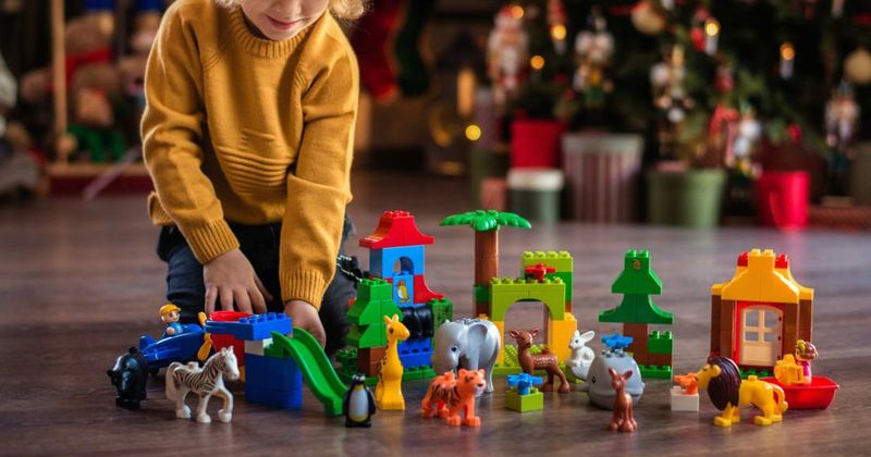 10 nostalgic childhood things from previous generations that no longer exist today