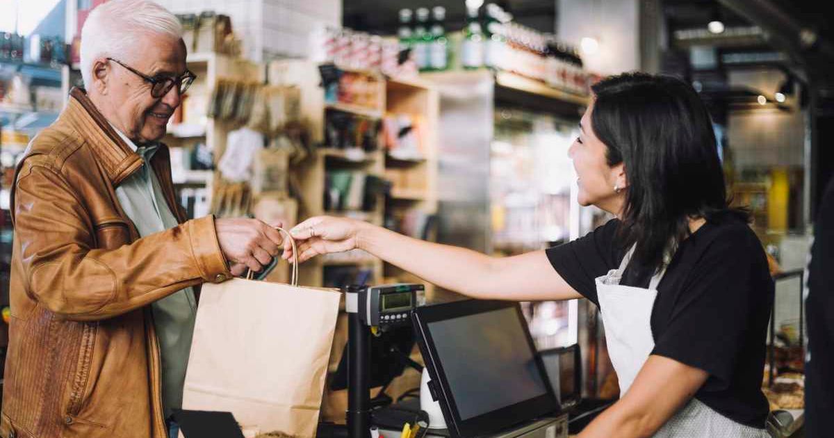 People explain why working in retail stores in the 90s was a happy experience and it's an eye-opener