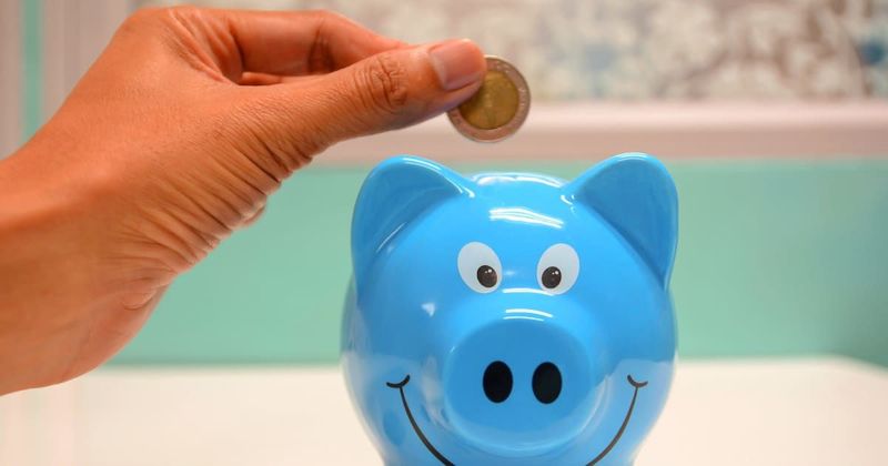 10 small ways through which anyone can reduce their expenses and save for bigger goals