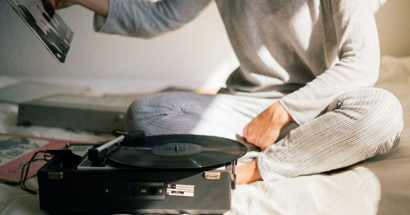 People share 10 technologies that are nearly obsolete now but they still hold them very dear