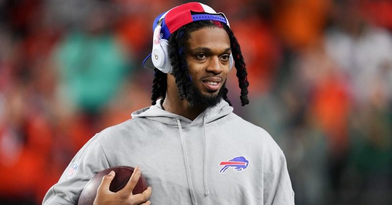 NFL player launches 10 scholarships in honor of medical team who saved his life after cardiac arrest