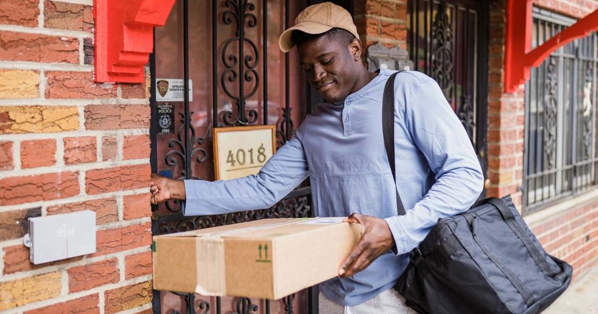 Man finds out neighbor returned his parcel to shipping office — so he gave him a taste of his own medicine