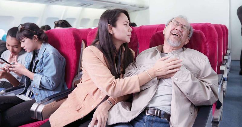 Doctor refuses to provide emergency assistance on a flight, asks if he acted unethically