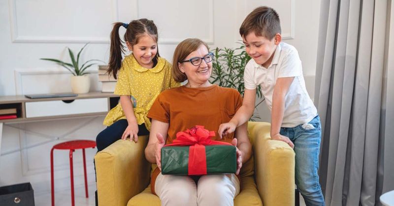 Teacher reveals heartfelt gift she received from a student 9 years ago — it still brings tears to her eyes