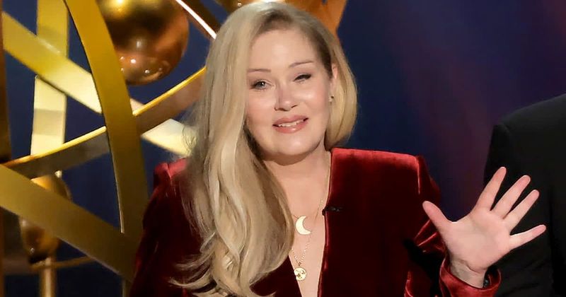 Christina Applegate moved to tears after Emmys' standing ovation amid multiple sclerosis battle