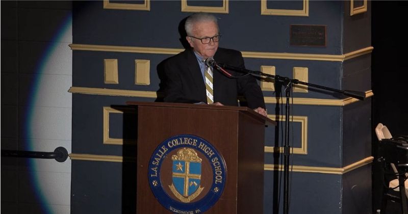 Music teacher gets an emotional farewell concert from all his past and present students