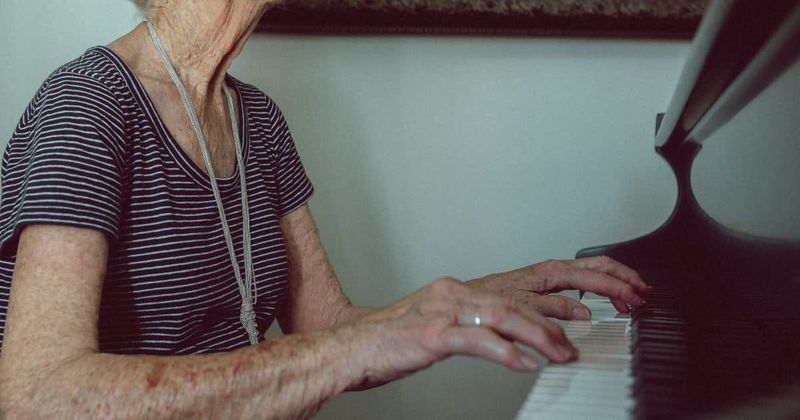People who play musical instruments have healthier and more functional brains, new study finds