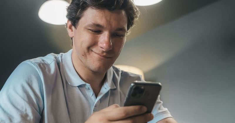 After a scammer maxed out his wife's credit card, he sent 6000 texts in 24 hours to outwit the fraud