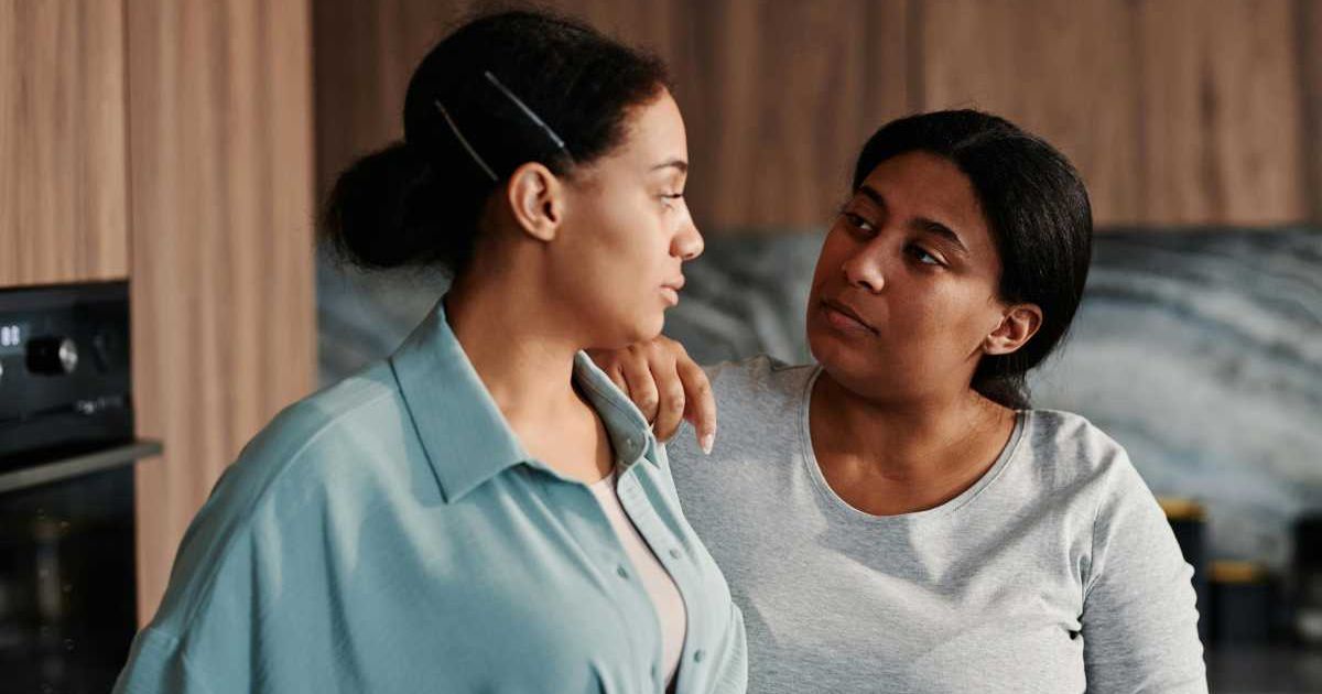 Mom stands up for teen daughter after entitled woman next-door asks her to 'cover up' inside her own home