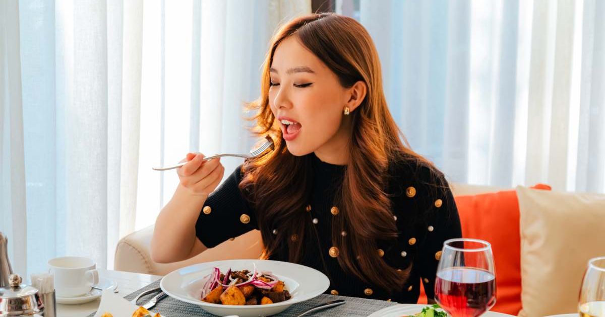 Date bailed on woman so she ordered a lavish solo dinner — and there's no better revenge