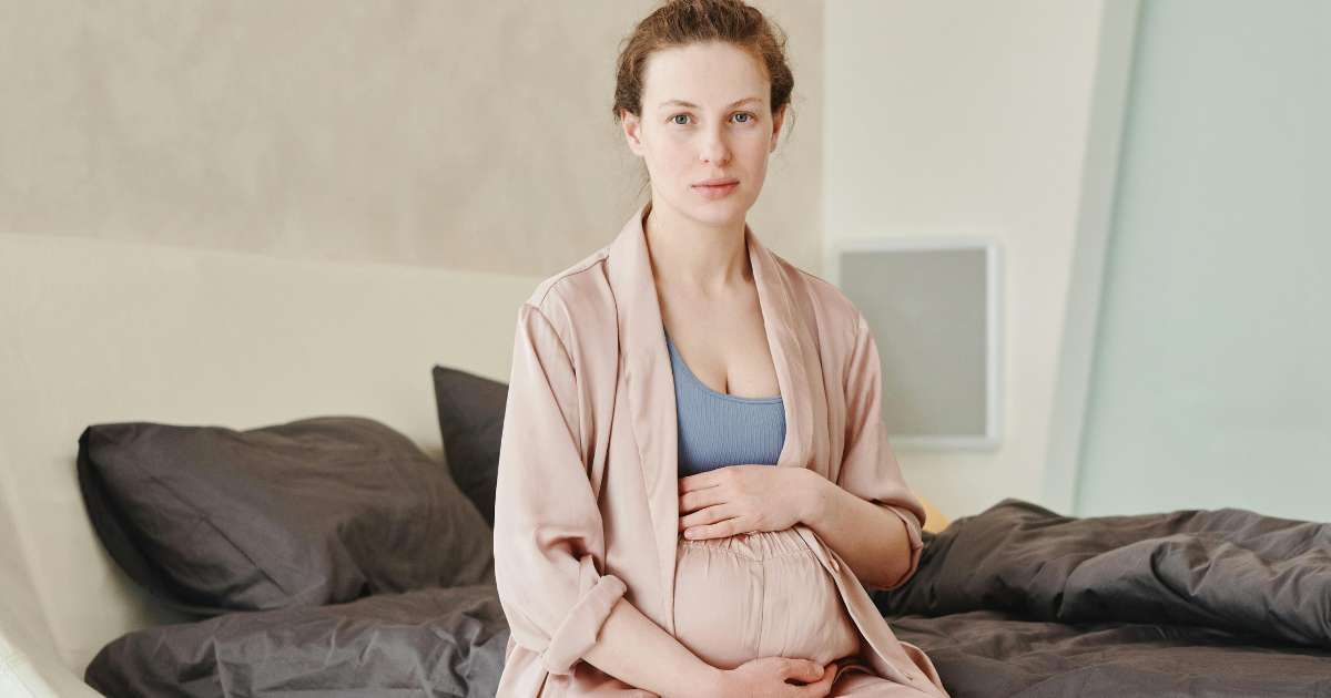 Pregnant mom expects strangers to give up 'gold member' seats on flight, gets a harsh reality check