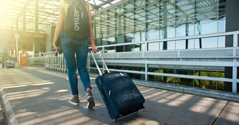 Strangers who swapped laptops by mistake use an ingenious way to find each other