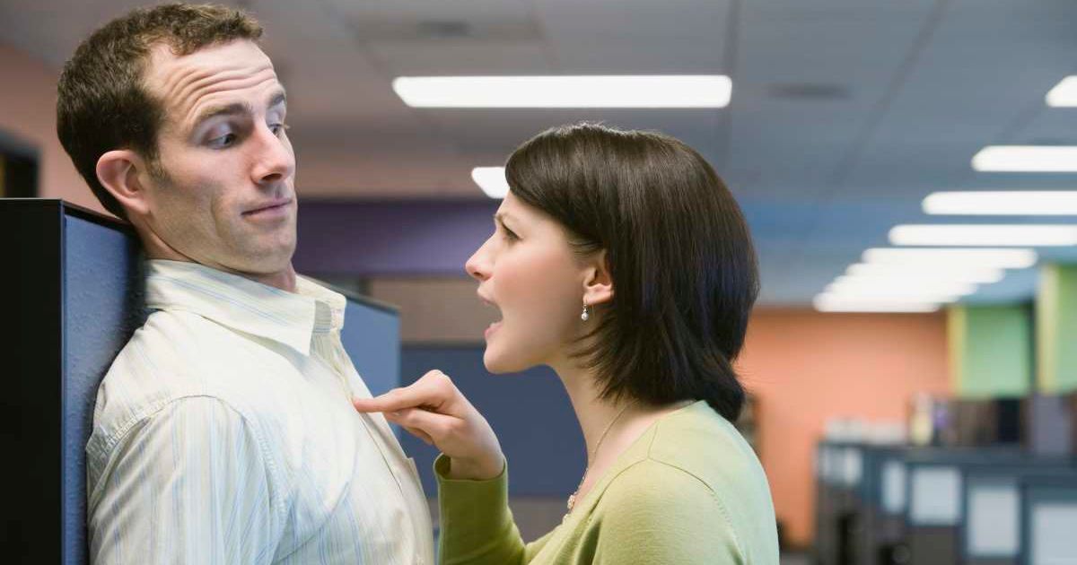 Male peer tried mansplaining a neurologist’s own research to her — her three-word brutal response left him embarrassed