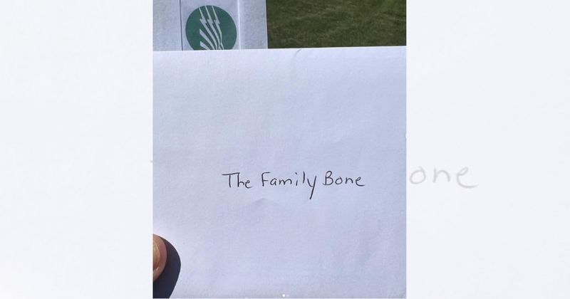 Woman suffering from cancer leaves heartwarming note for the owner of the 'bone family'