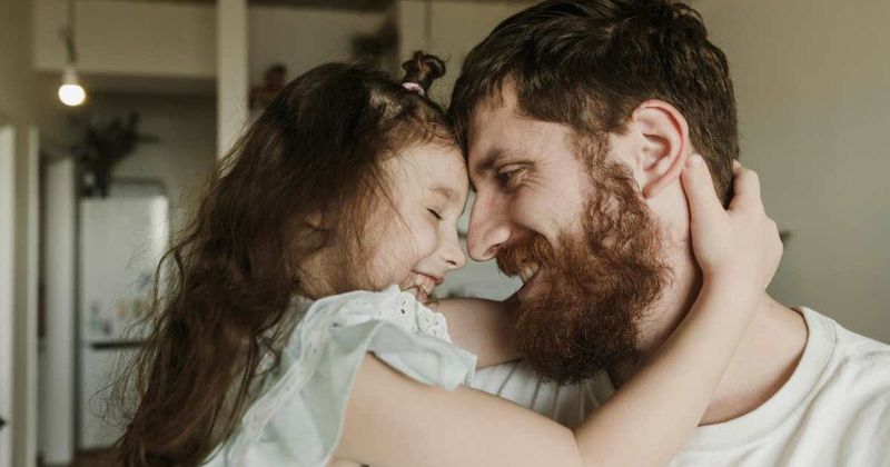 Daughter writes heartfelt note for Dad after knowing he isn't her biological father