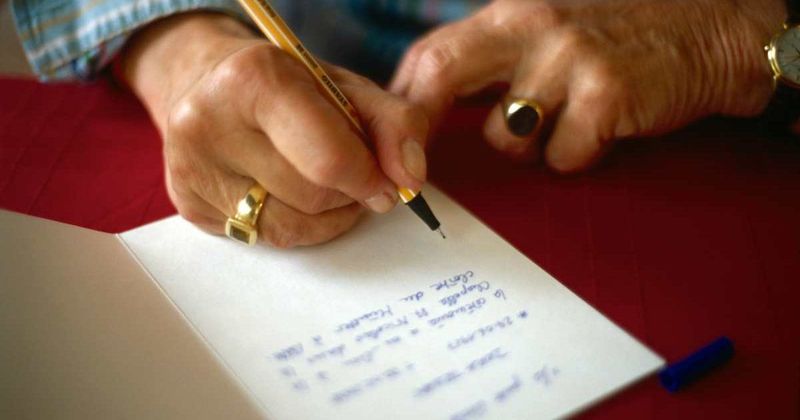 Boss' thoughtful note to bartender who experienced a panic attack at work is a lesson in empathy