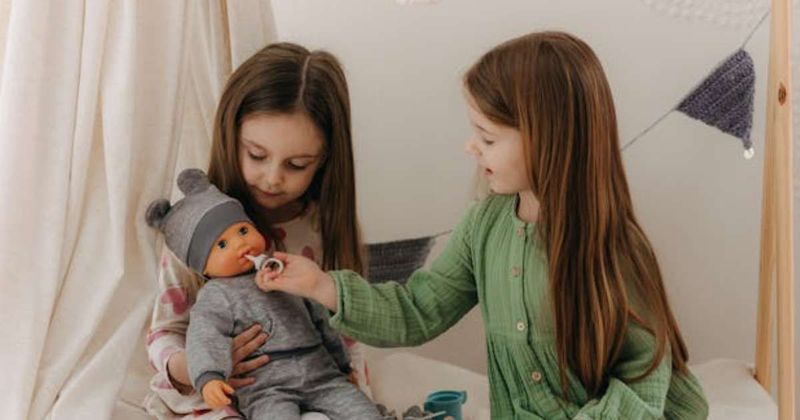 Woman says that her friend's kids sharing a room is sign of poverty, sparking debate