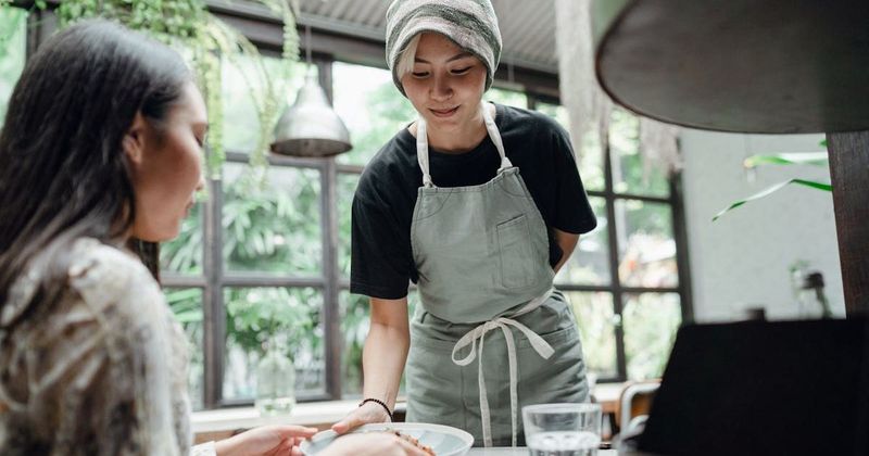 Waitress goes out of her way to help struggling mom. So, the community stepped up to change her life