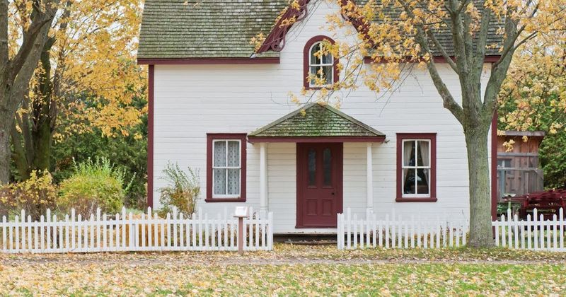 Son tells stepmom she can't stay in a house he bought for his dad, sparks furious debate