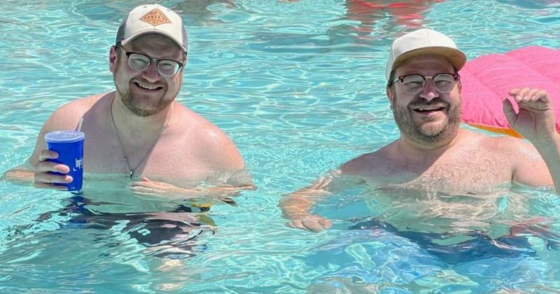 Man convinced he’s in simulation bumps into doppelgänger, they even had the same glasses